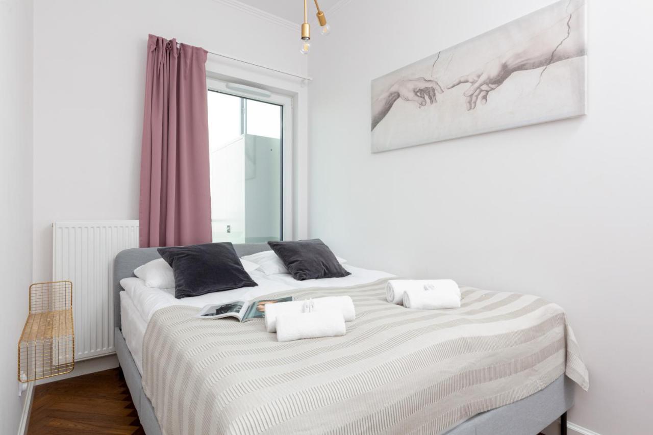 Business Center Apartments Warsaw Wola By Noclegi Renters Esterno foto