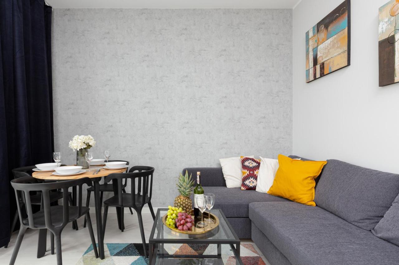 Business Center Apartments Warsaw Wola By Noclegi Renters Esterno foto