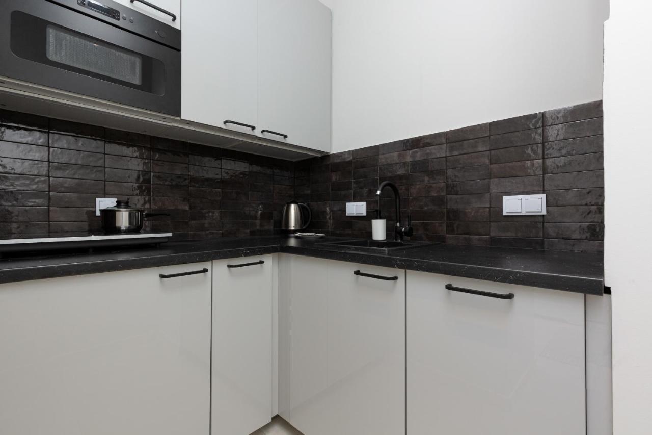 Business Center Apartments Warsaw Wola By Noclegi Renters Esterno foto