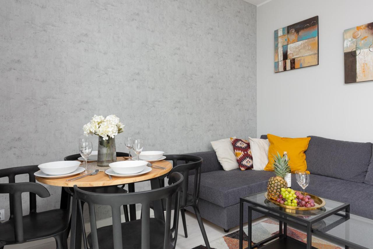 Business Center Apartments Warsaw Wola By Noclegi Renters Esterno foto