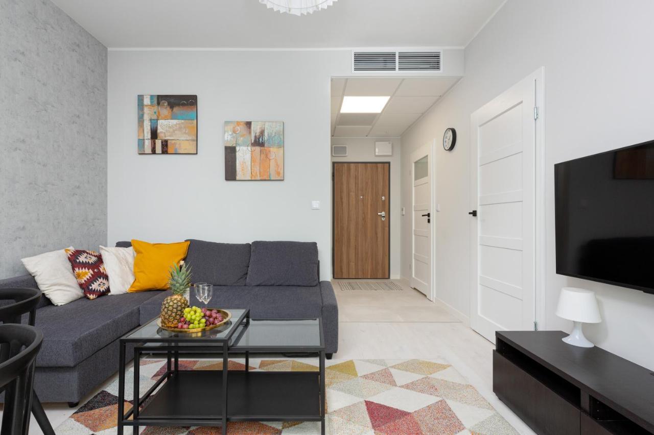 Business Center Apartments Warsaw Wola By Noclegi Renters Esterno foto