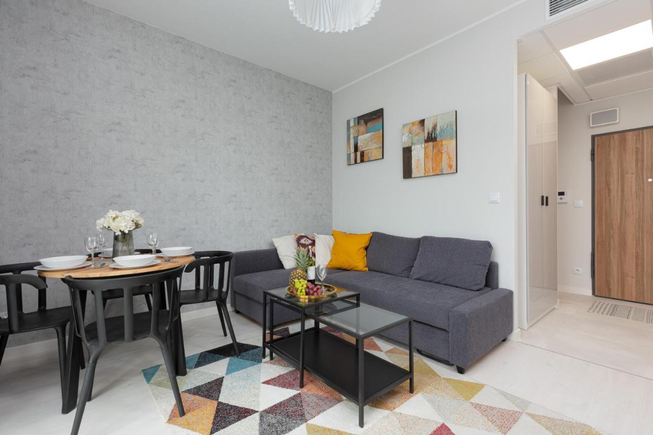 Business Center Apartments Warsaw Wola By Noclegi Renters Esterno foto