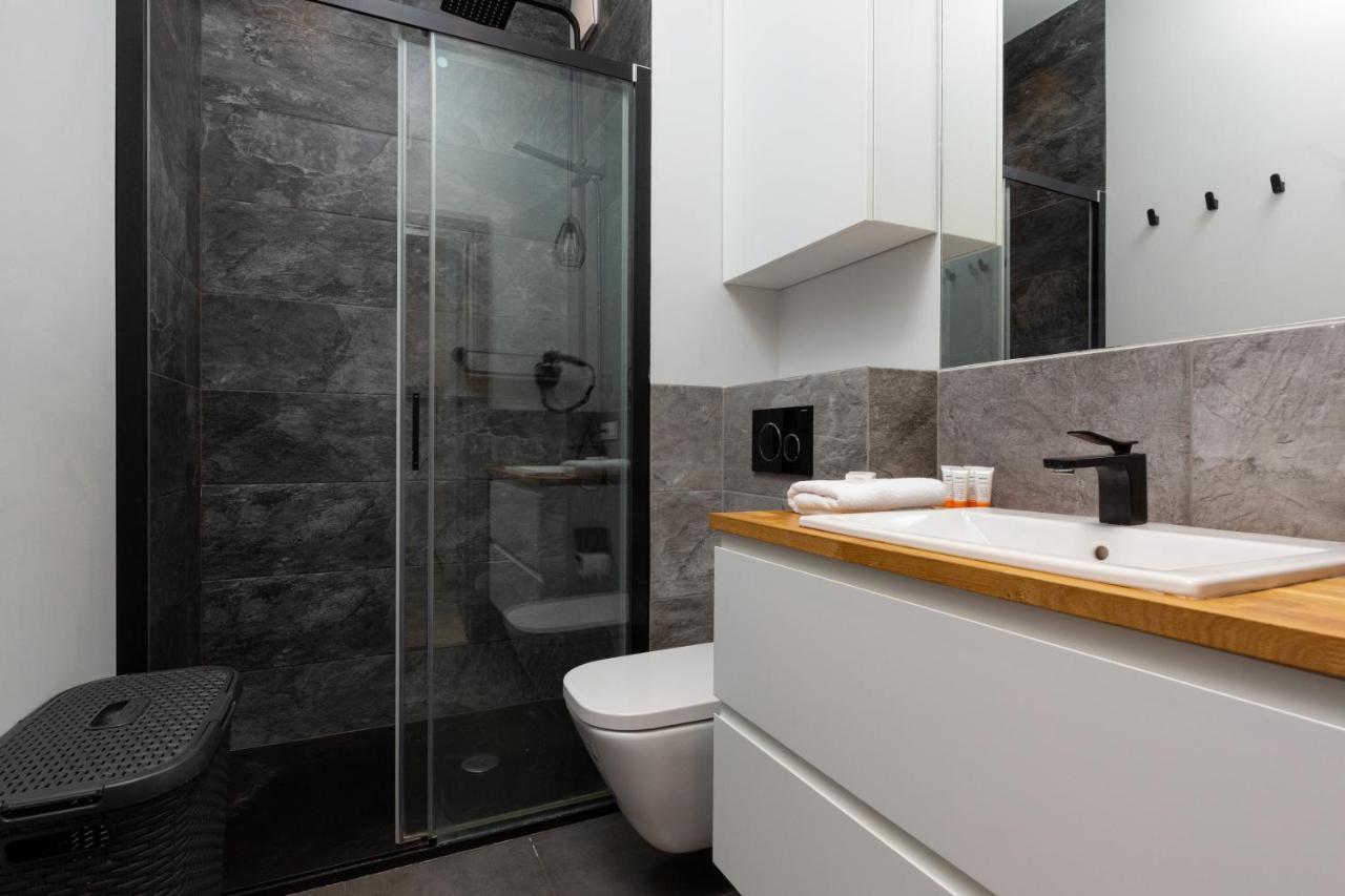 Business Center Apartments Warsaw Wola By Noclegi Renters Esterno foto