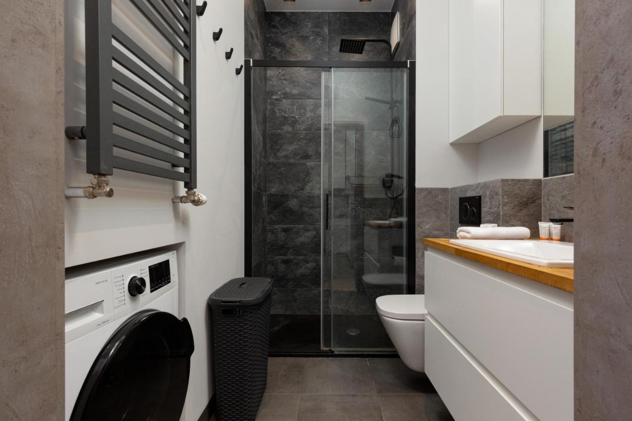 Business Center Apartments Warsaw Wola By Noclegi Renters Esterno foto