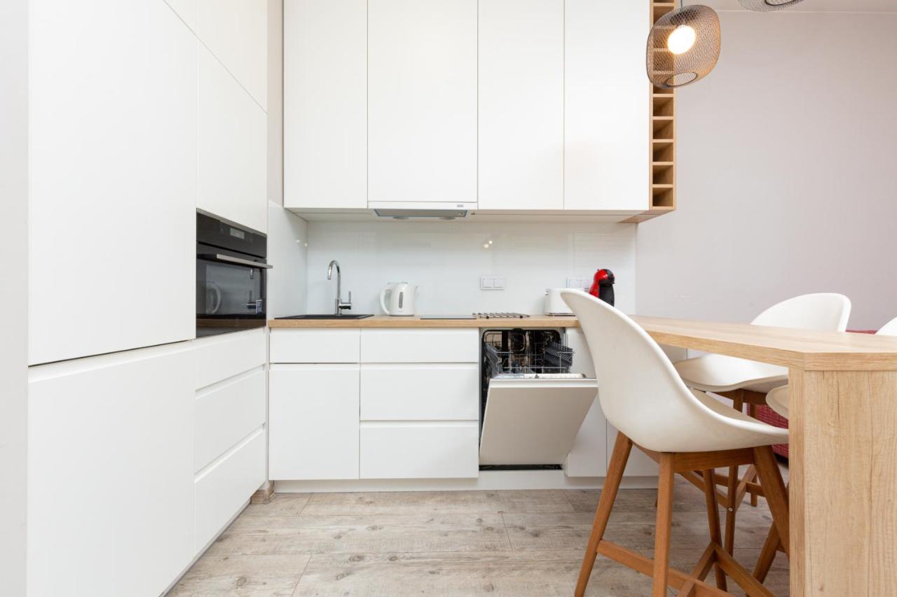 Business Center Apartments Warsaw Wola By Noclegi Renters Esterno foto