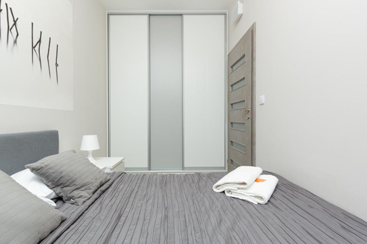 Business Center Apartments Warsaw Wola By Noclegi Renters Esterno foto