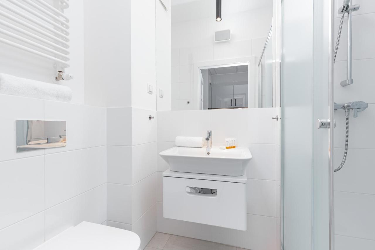 Business Center Apartments Warsaw Wola By Noclegi Renters Esterno foto