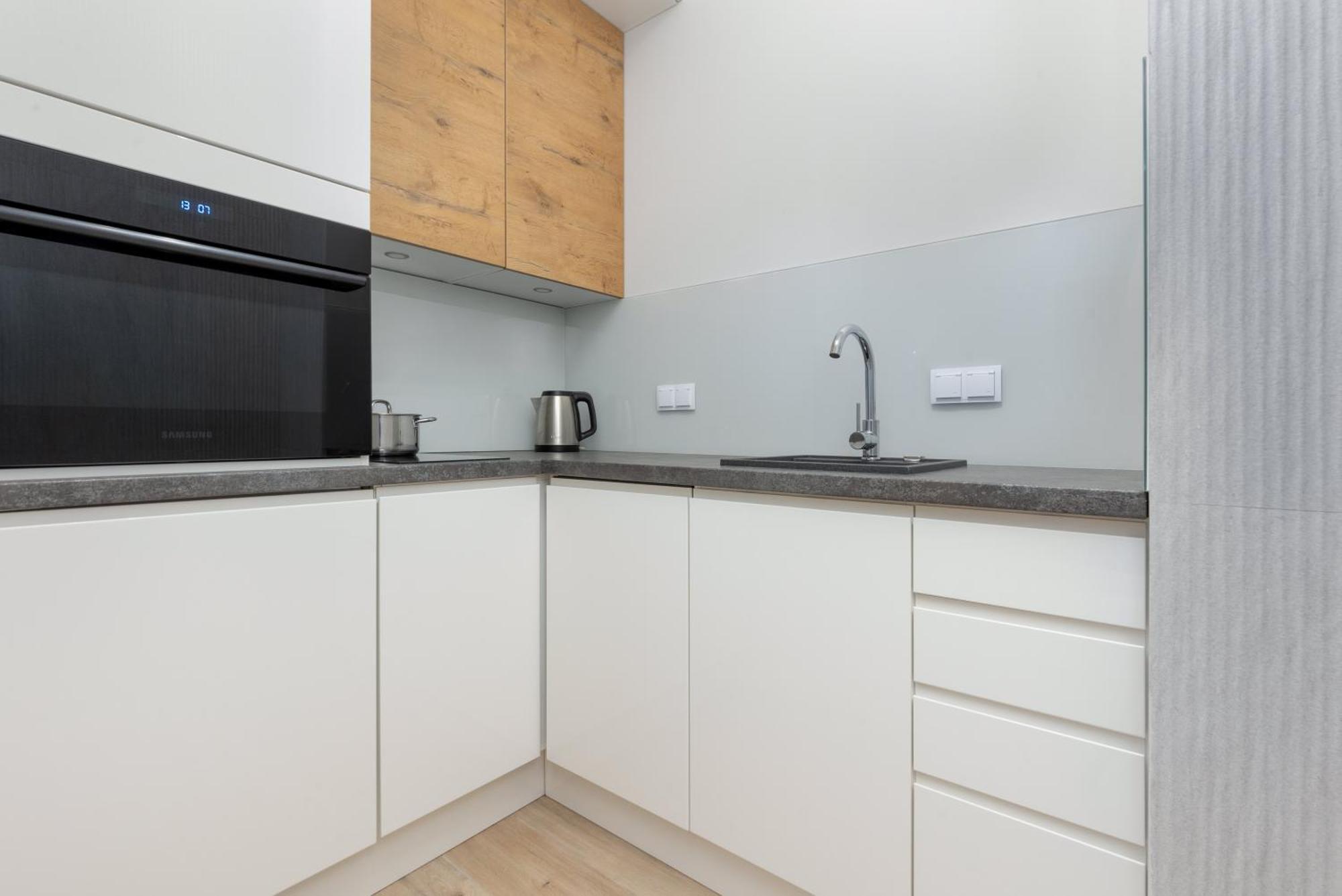 Business Center Apartments Warsaw Wola By Noclegi Renters Esterno foto
