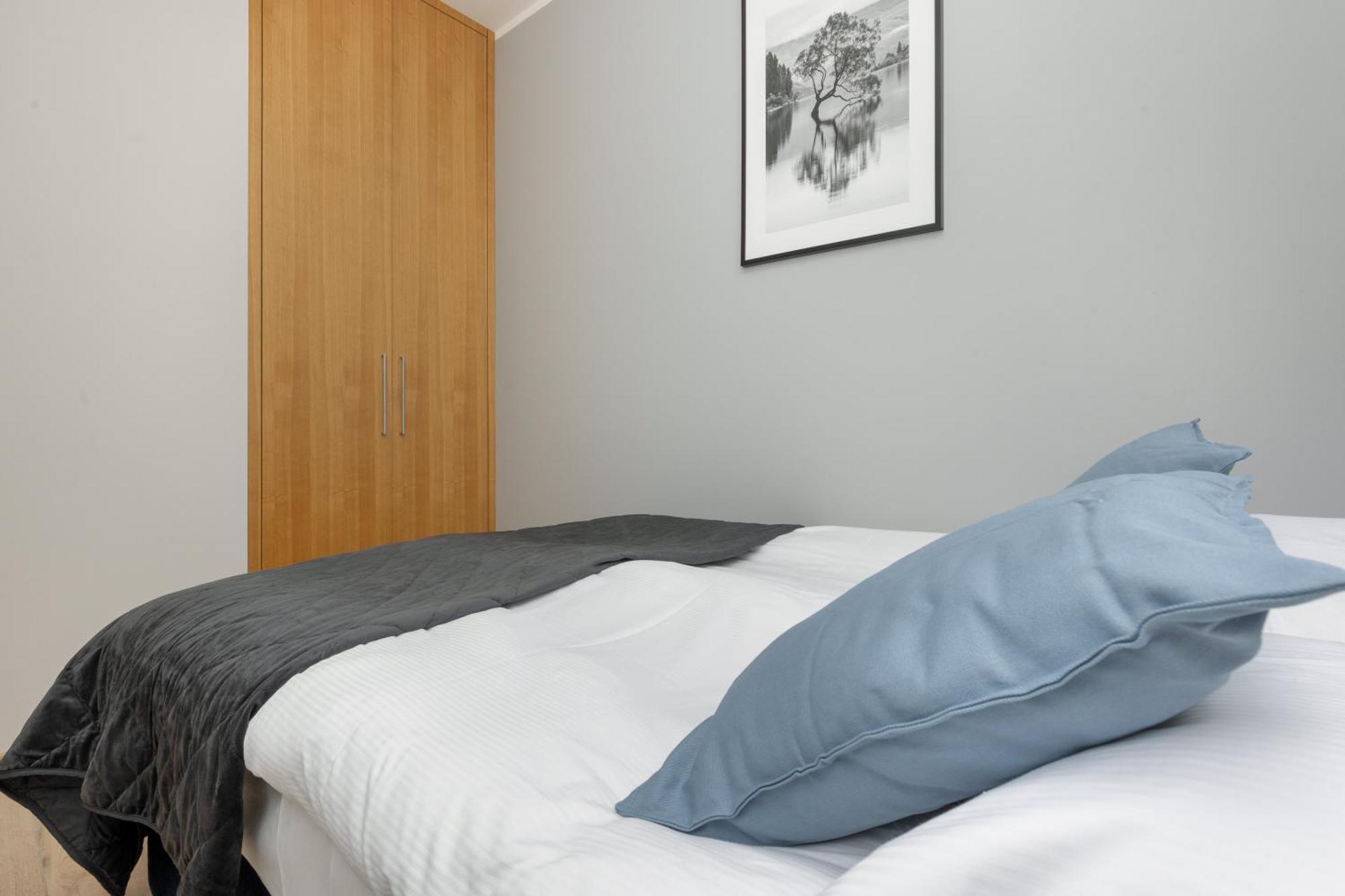 Business Center Apartments Warsaw Wola By Noclegi Renters Esterno foto